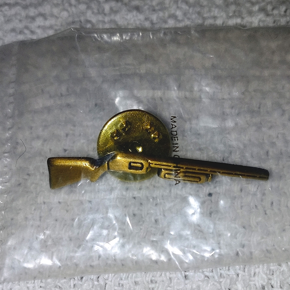 Lot of 4 Vintage gold tone gun pins. Brand new in packaging.